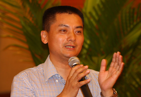 图文-张连伟高尔夫夏令营见面会 王洪担任主持_综合体