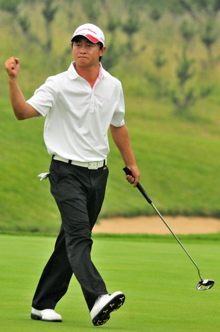 图文亚运会集训队选拔赛次轮黄文义抓下小鸟