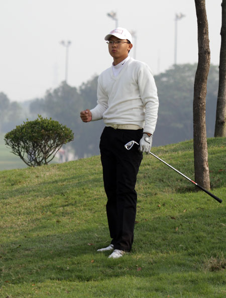 陈子豪成功救球新浪体育讯 2010汇丰全国青少年高尔夫冠军赛总决赛10
