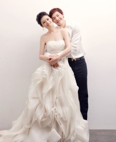 王大雷婚礼将办婚纱照曝光曾为妻子学上海话图