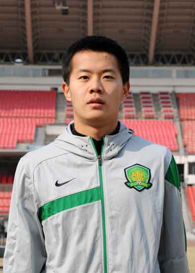 图文2010北京国安全家福及标准像队员黄博文