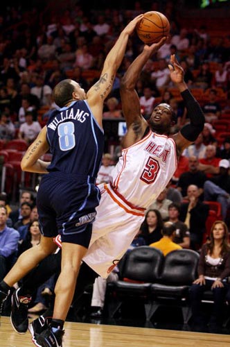 图文-[nba常规赛]爵士vs热火威廉姆斯封盖韦德