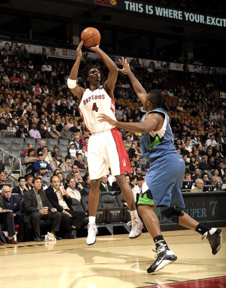 图文-[nba季前赛]森林狼90-86猛龙 龙王波什跳投