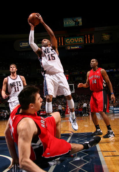 图文-[常规赛]猛龙vs篮网 卡特晃倒对手投篮_篮球-nba_nike新浪竞技