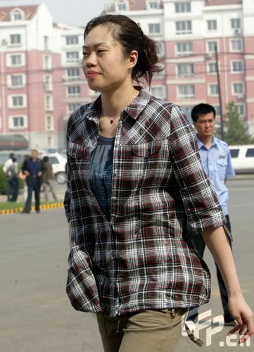 图文-女篮备战热身赛上演时装秀 陈晓丽酷劲十足