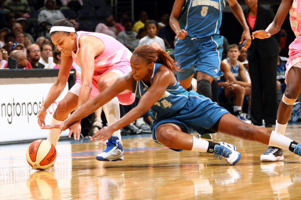 图文[wnba]山猫75-81神秘人 飞扑倒地争球