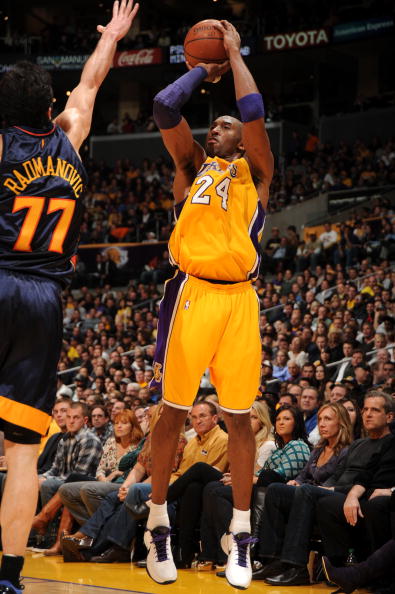 图文-[常规赛]勇士118-124湖人 科比冷静出手