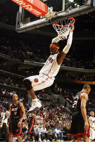 图文-[nba]热火65-104山猫 华莱士暴扣施虐篮筐_篮球-nba_nike新浪竞