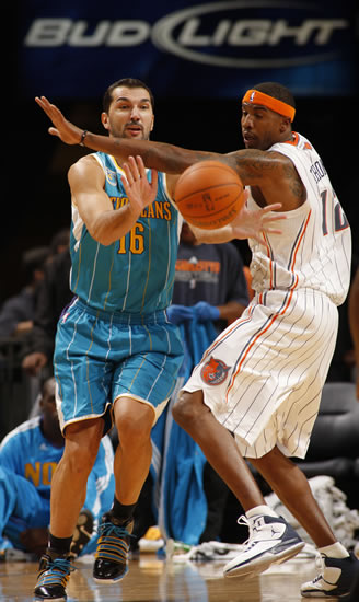 图文-[季前赛]黄蜂98-105山猫 托马斯阻挡传球_篮球-nba_新浪竞技风暴