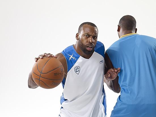 北京时间1月13日消息,洛杉矶快船球员拜伦-戴维斯去年秋天为李宁公司