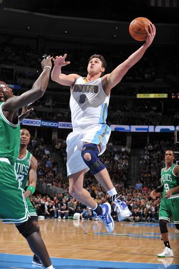 图文-[常规赛]凯尔特人75-89掘金 加里纳利空中勾手_篮球-nba_新浪