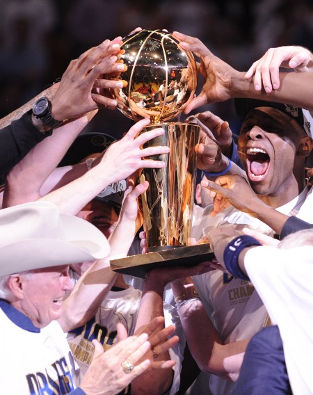 图文nba总决赛小牛队首夺总冠军开心首捧杯