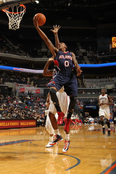 图文常规赛老鹰11696山猫蒂格低手上篮