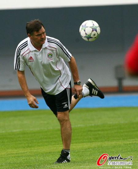 图文-国足训练卡马乔秀蝎子摆尾 卡马乔秀蝎子摆尾_国内足球-国家队