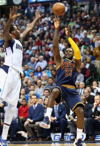 詹姆斯后仰跳投