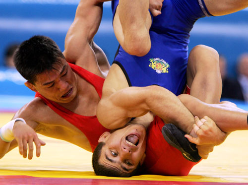 资料图-04奥运会古典式55公斤级 蒙古选手比赛中_摔跤_2008奥运站