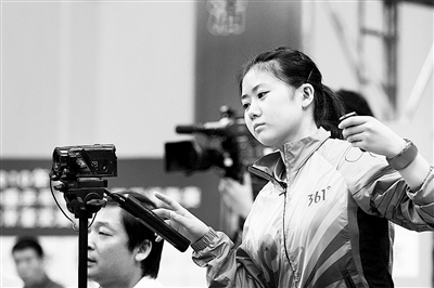 福原爱乐在其中本报讯(记者 李一男)李佳薇为北京女乒带来一场胜利
