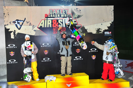 前三名登领奖台