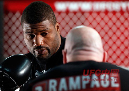 ufc狼人期待完美告别 17连胜狂人实力不容忽视(图)