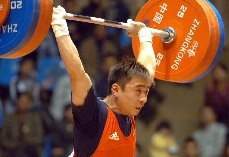 图文全国男子举重冠军赛赛况杨帆62公斤级称雄