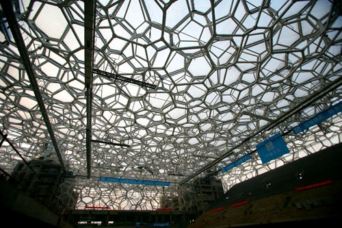 图文水立方外层膜结构完工梦幻水立方的顶部