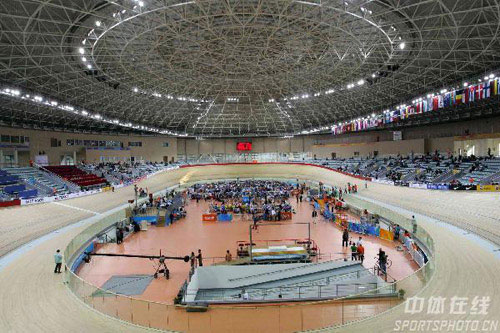 在老山自行车馆开幕,赛事吸引了来自世界各地的396名运动员报名参赛