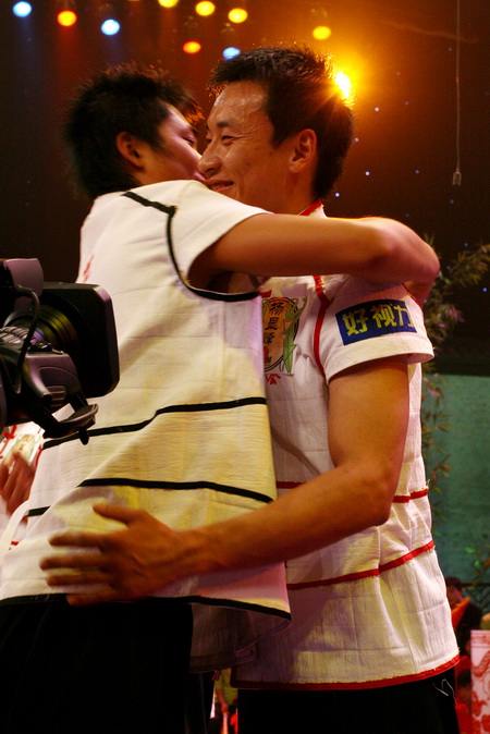 图文-螳螂拳挑战赛全国四强诞生 微笑的来个拥抱