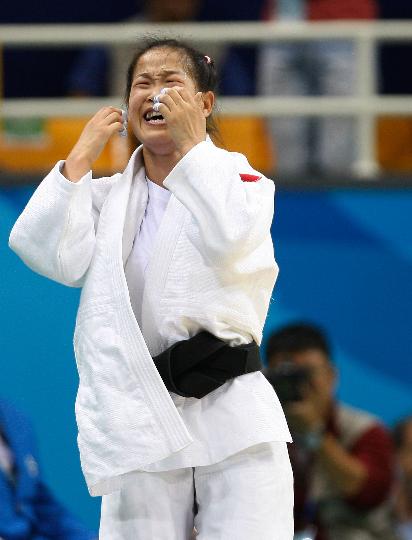 图文女子48公斤级郭华平夺冠夺冠后喜极而泣