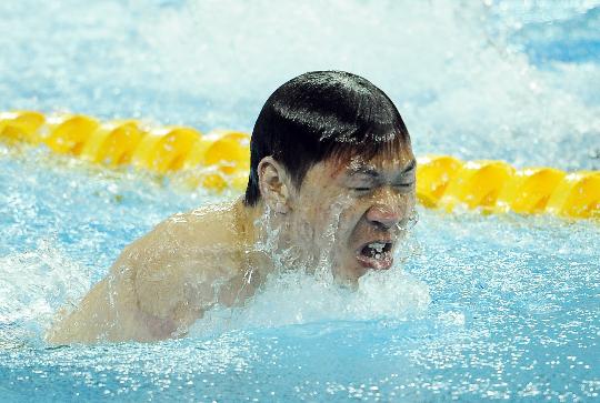 (北京残奥会)(3)游泳——中国选手何军权获得s5级男子50米蝶泳季军9月