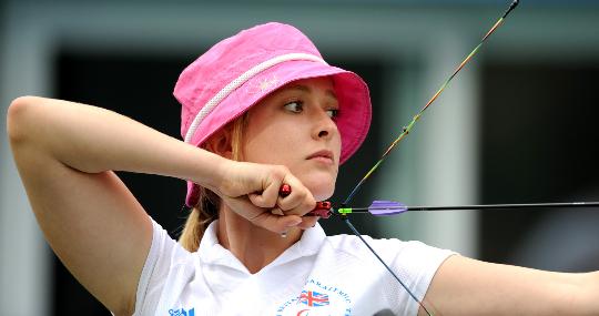 图文-英选手获女子个人复合公开级冠军 美女箭手