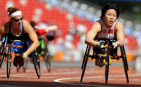 当日,在国家体育场进行的北京2008年残奥会女子200米t53级决赛中,黄