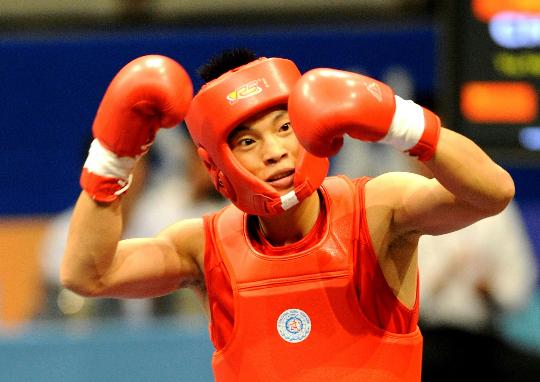 图文-散打世界杯男子60公斤级于飞彪夺冠 庆祝胜利