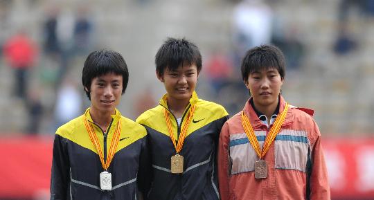 当日,在石家庄举行的全国田径锦标赛女子5000米比赛中,薛飞以15分28秒