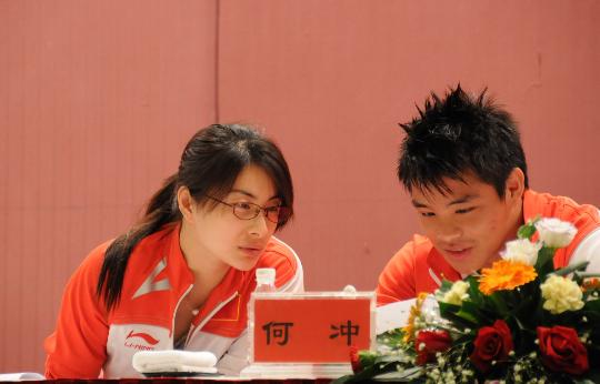图文中国跳水奥运冠军福州报告会郭晶晶与何冲