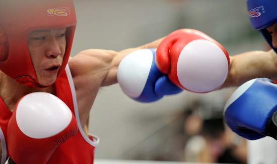 图文-第11届全运会拳击预赛闭幕 李超冷静出拳