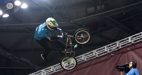 图文职业极限运动巡回赛中国站卡矶空中飞车