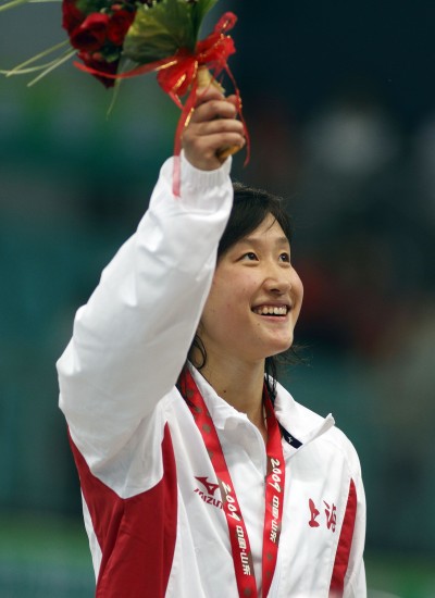 图文全运会游泳比赛18日赛况刘子歌向观众致意