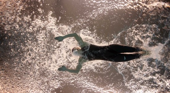 图文女子200米蝶泳半决赛赛况水下拍刘子歌