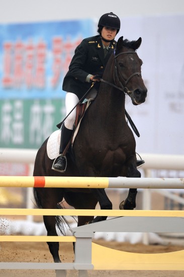 图文-现代五项女子个人赛 董乐安马上英姿