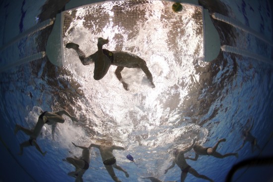 图文全运会水球广东男队夺冠水下看进球一刻