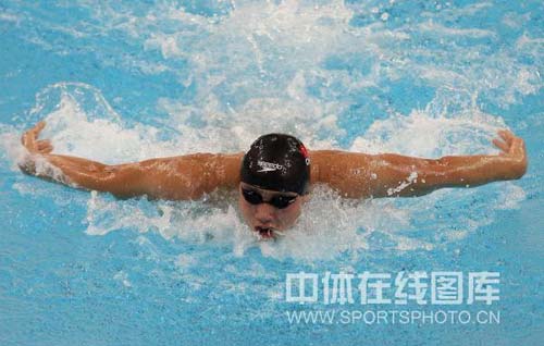 图文-第八届游泳亚锦赛赛况 石峰在100米蝶预赛中