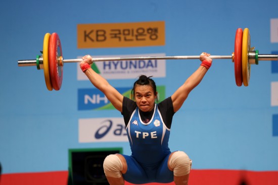 图文举重世锦赛女子69公斤级中华台北选手王亚勤