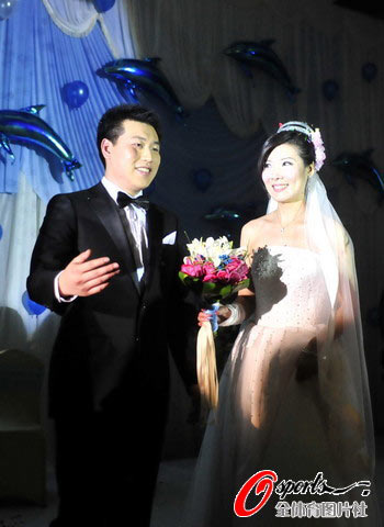 实拍庞伟杜丽隆重婚礼图片