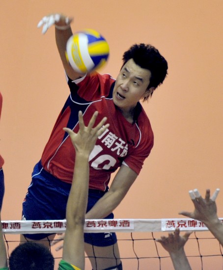 图文-[男排联赛]北京0-3负河南 崔建军全力一扣