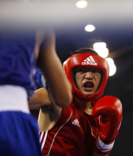 (武搏会)(9)拳击——中国选手张家玮晋级56公斤级决赛9月1日,中国选手