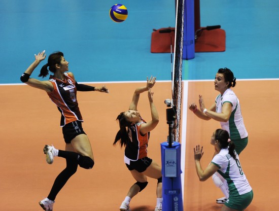 图文女排世锦赛日本胜阿尔及利亚山本爱扣球