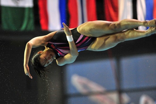 图文跳水马德里站18日比赛赛况王涵纵身一跳