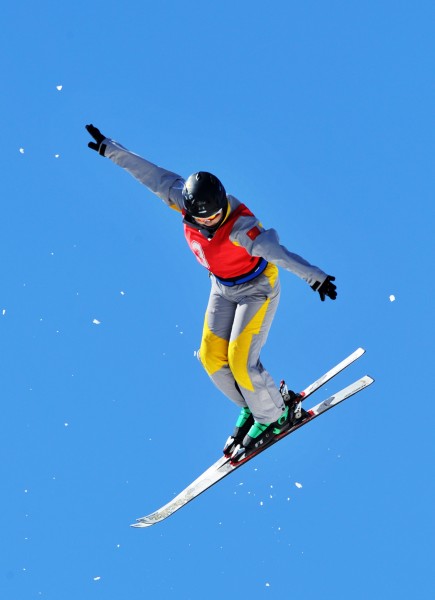 图文全国自由式滑雪雪上技巧赛沈晓雪飒爽英姿