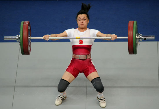 图文-举重欧锦赛首日女子48公斤级 塔伊兰轻松封后