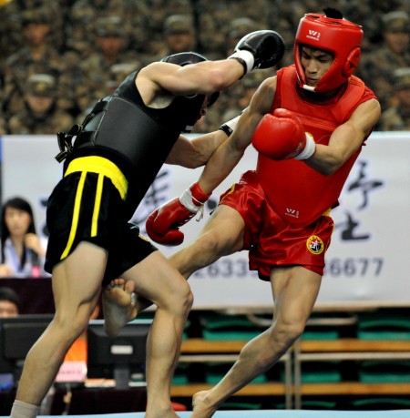 图文-全国男子散打锦标赛开赛 焦道博凶狠扫腿